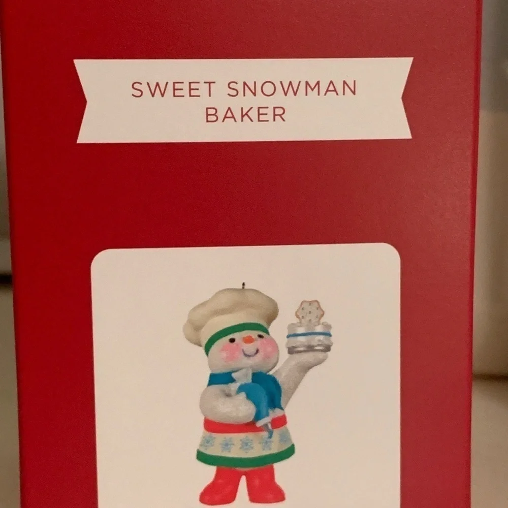𝅺exclusive Hallmark Sweet Snowman Baker